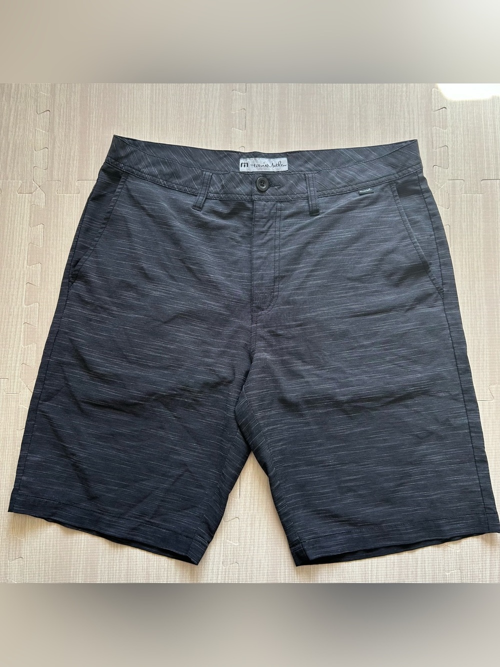 Men's Travis Mathew Black/Gray Golf Shorts. Sz 34, 10” Inseam